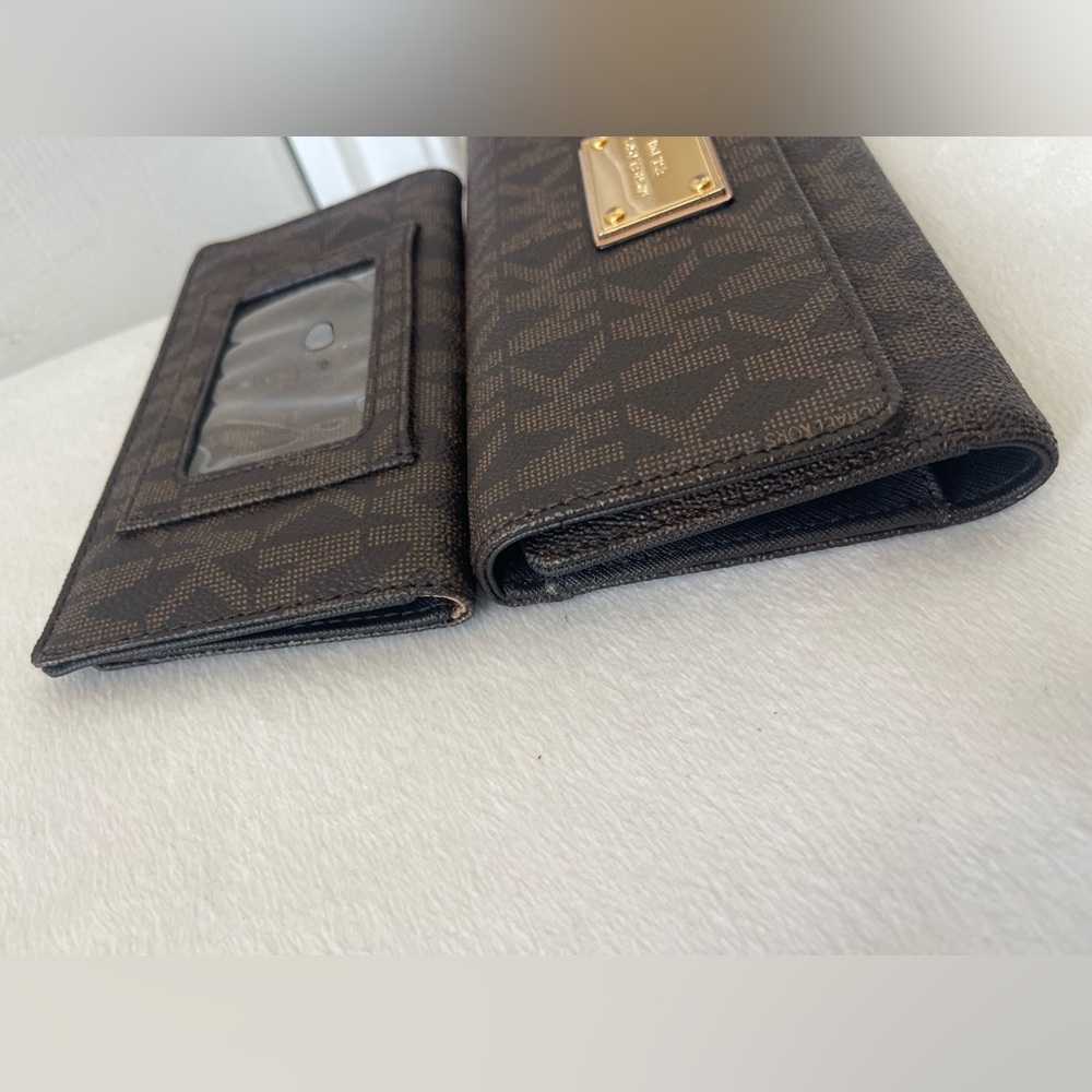 Michael Kors Dark Brown Signature Wallet set - Picture 4 of 10